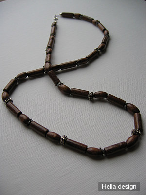 Tr�halsband med silverdelar