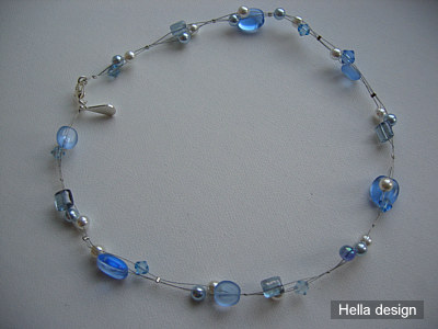 Fl�tat halsband i bl�tt
