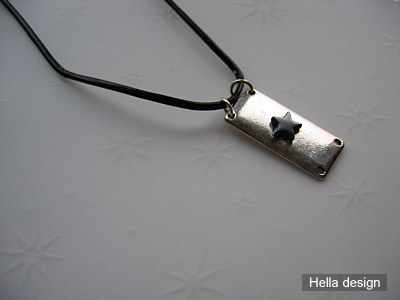 Hematitstj�rna p� silverdel i l�derrem