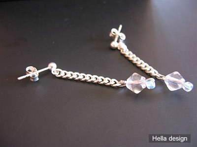 �rstickare i silver med kedja och p�rlh�nge, 3,5 cm.